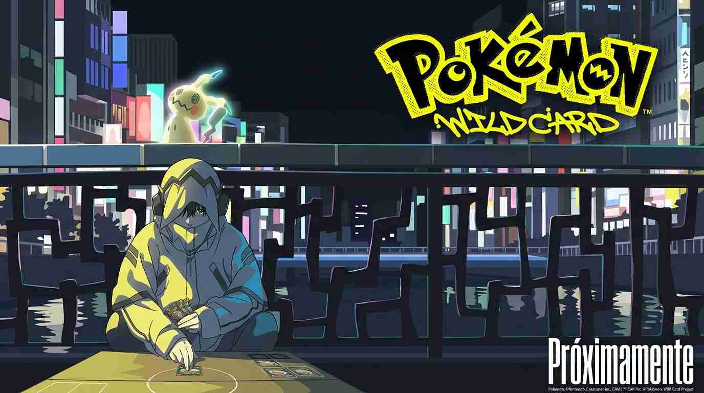 Ilustración promocional de Pokémon Wild Card: un jugador con capucha sentado en un puente de noche jugando cartas, con un Mimikyu brillante al fondo y el texto "Próximamente".